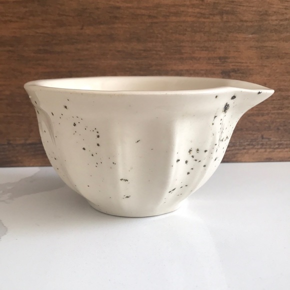 Vintage Other - 💕 Vintage Stoneware Mortar Bowl With Spout